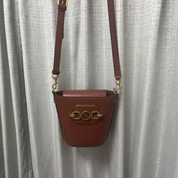 GUESS 브라운 숄더백 로고