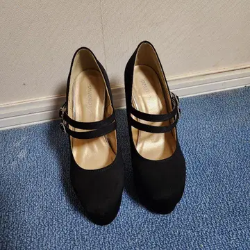 블랙 하이힐