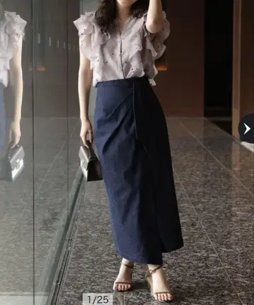 이번 시즌 아푸와이저 리셰 랩 타이트 턱 스커트 네이비 M 사이즈