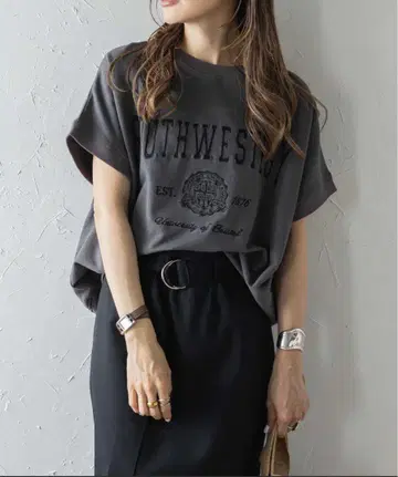 칼리지 자수 피그먼트 맨투맨 티셔츠