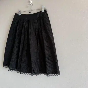 블랙 플레어 스커트 무릎 기장 레이스 장식
