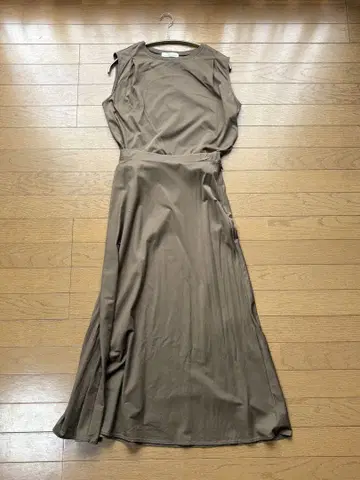 그린 라벨 릴랙싱 셋업 슬리브리스 스커트