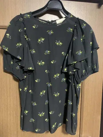 UNITED ARROWS 플라워 프린트 반팔 블라우스 블랙