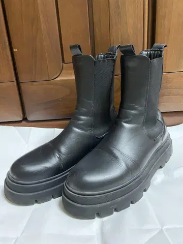 Bershka 통굽 사이드 고어 부츠 블랙 26.5cm