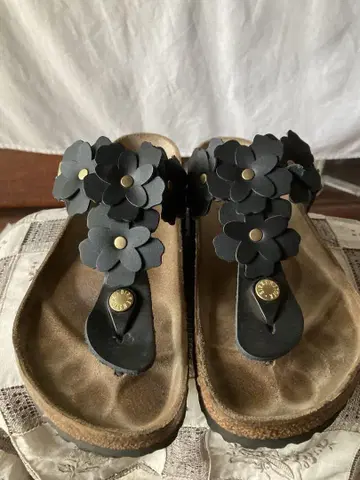 BIRKENSTOCK GIZEH/FLW 샌들 블랙 꽃 가죽 37