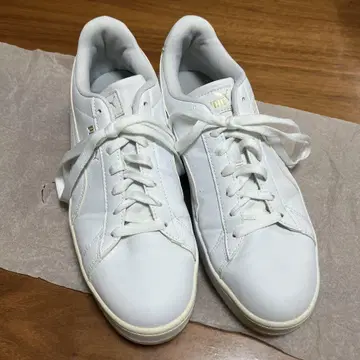 PUMA 화이트 스니커즈