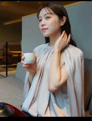 라우베블랑 풍선 모양 케이프 블라우스