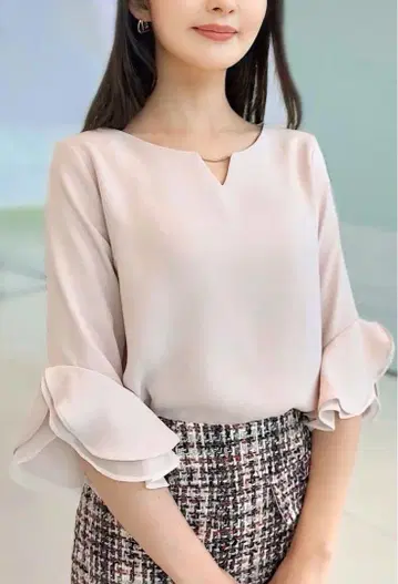 페리 쉘 2단 쉬폰&프릴 메탈 바 블라우스 S 바닐라