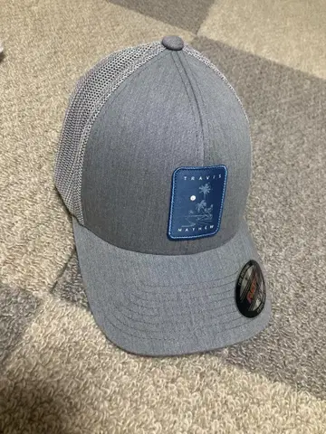 TRAVIS MATHEW 그레이 트래커 캡
