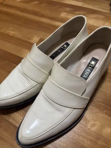 DIANA 화이트 로퍼 24.5cm