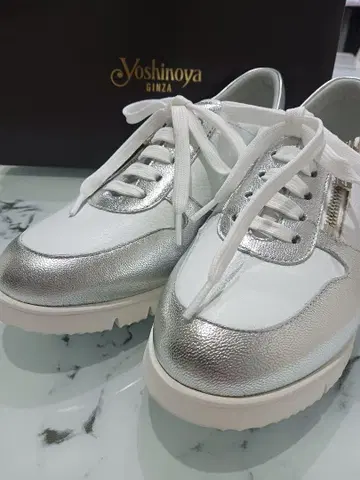 긴자 요시노야 실버 지퍼 스니커즈