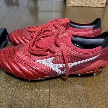Mizuno Morelia Neo 레드 스파이크 슈즈