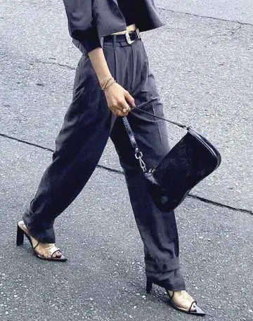 ANERI MEDI CLEAR WINDOW MULE 샌들 블랙