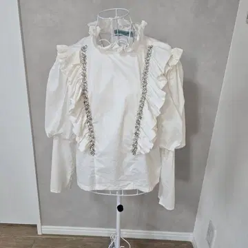 새상품급 미에레 그란데 세련된 비쥬 블라우스