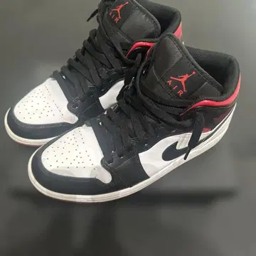 AIR JORDAN 1 MID