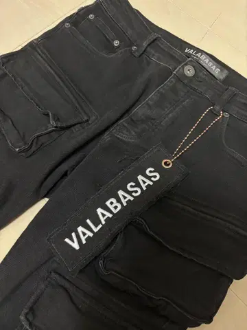 구하기 어려움 VALABASAS 블랙 플레어 데님 34인치