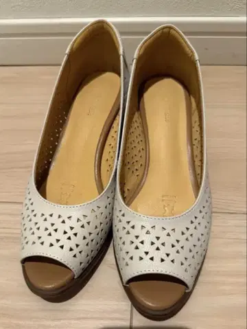 여성용 샌들 천연 가죽 23cm 새상품급