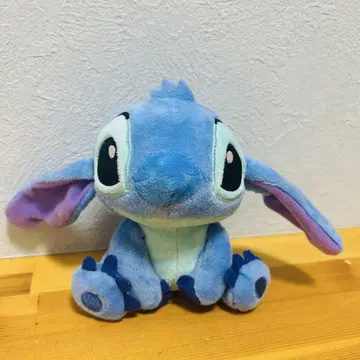 스티치 봉제 인형 약 10cm 배를 누르면 소리가 납니다.