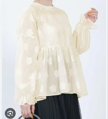 MARY QUANT 데이지 컷 자카드 블라우스 화이트