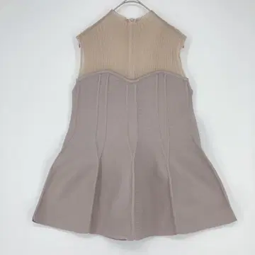 LILY BROWN 릴리 브라운 슬리브리스 페플럼 니트 탑
