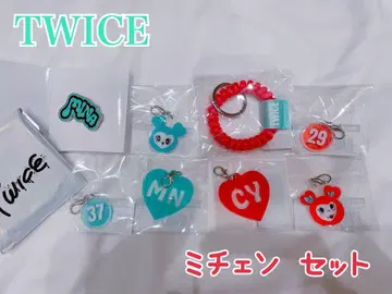 TWICE 한정판 키링 미첸 / 핀 배지 미나