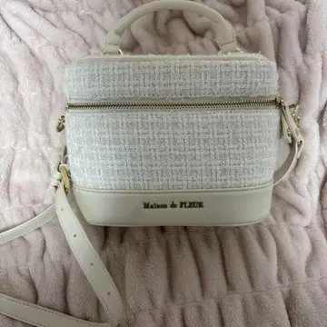 Maison de FLEUR 화이트 숄더백