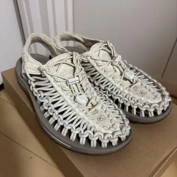 KEEN UNEEK 유니크 화이트 25cm