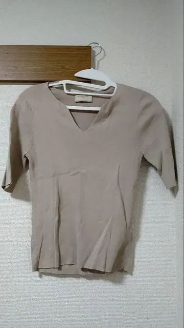 UNITED ARROWS 베이지 V넥 반소매