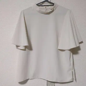 화이트 플레어 슬리브 셔츠 F