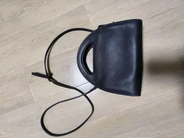 블랙 가죽 숄더백