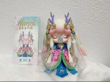 Nanci    기린 피규어 구미여우