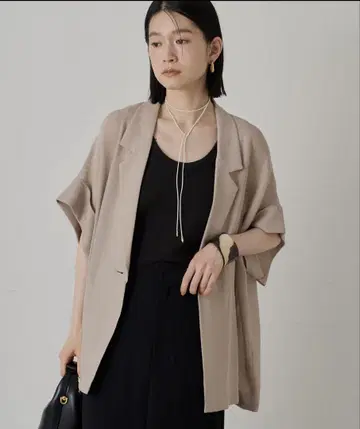 새상품 완판 색상 LOUNGEDRESS 메쉬 하프 슬리브 자켓 베이지