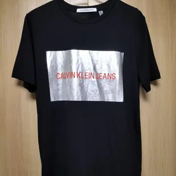 CALVIN KLEIN JEANS 블랙 티셔츠