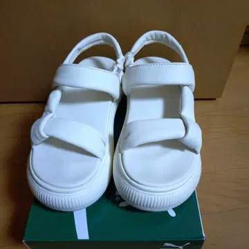 푸마 화이트 통굽 스포츠 샌들 24cm