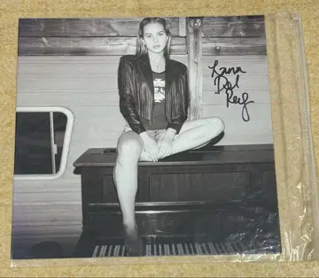 Lana Del Rey 친필 사인
