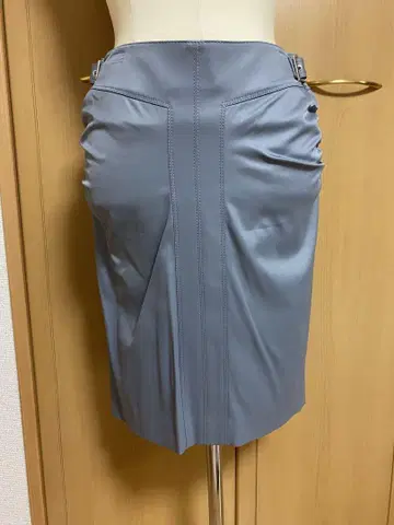 그레이 타이트 스커트 합성 피혁 벨트 포함