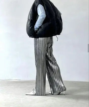chuclla 메탈릭 플리츠 팬츠 실버