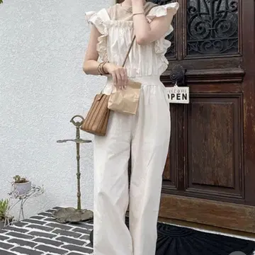 NUGU aimey 프릴 점프 수트 화이트