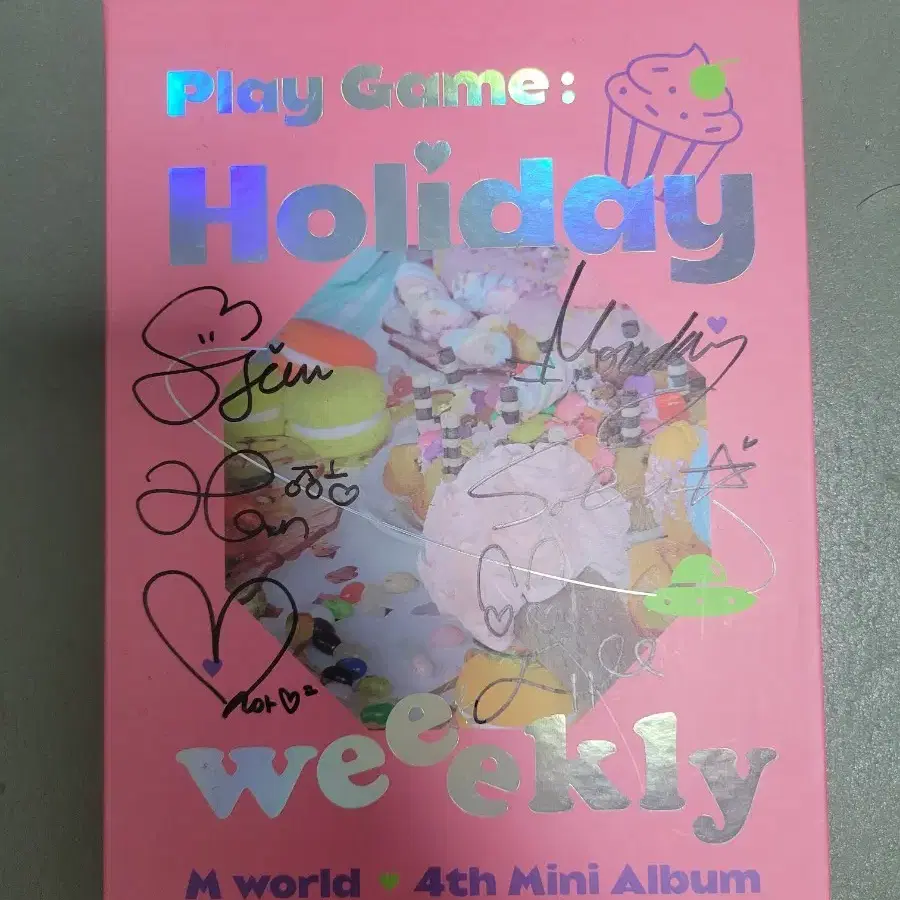 Weekly Autographed Album (Not for Sale) on Bunjang Global Site.
