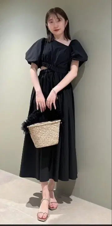 SNIDEL 사이드 컷 아웃 블랙 롱 원피스
