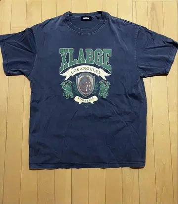 XLARGE 로고 프린트 티셔츠 네이비