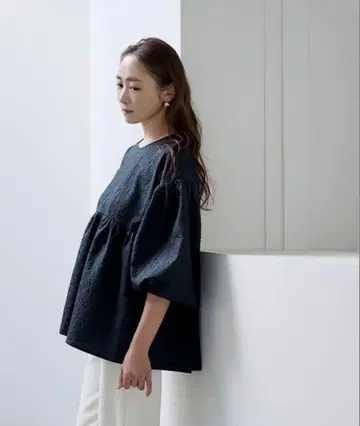 ur's 인기 상품 완판! 부푼 자카드 개더 플레어 상의 네이비 M