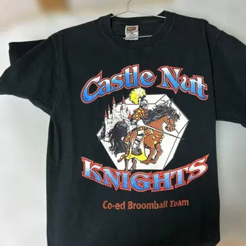 Castle Nut Knights 티셔츠 M 사이즈