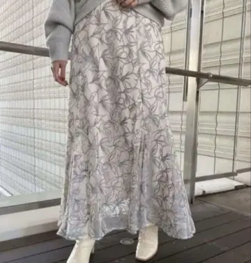 아푸와이저 리셰 꽃무늬 자수 플레어 스커트