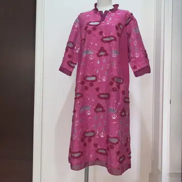알베로베로 선명한 핑크색 개구리가 귀여운 원피스