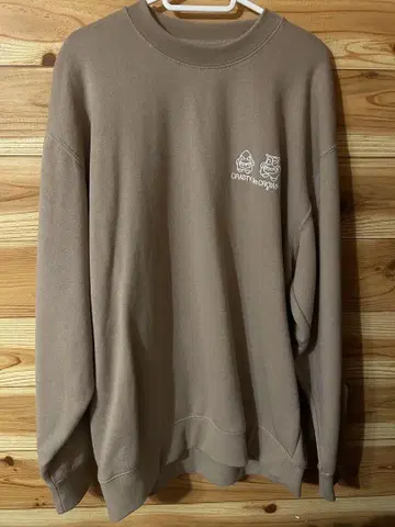 CRASTY des CROWN 베이지 맨투맨