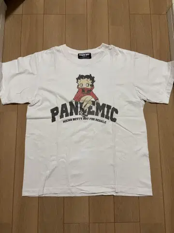 PANDEMIC 티셔츠 화이트 스트릿