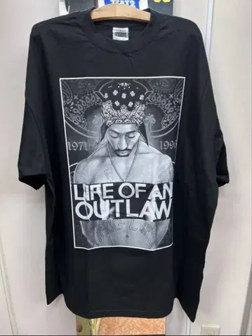 Tupac Shakur LIFE OF AN OUTLAW 티셔츠