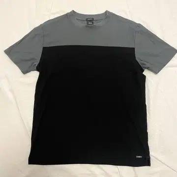 새상품급 HUGO BOSS 블랙 로고 플레이트 티셔츠 Size M