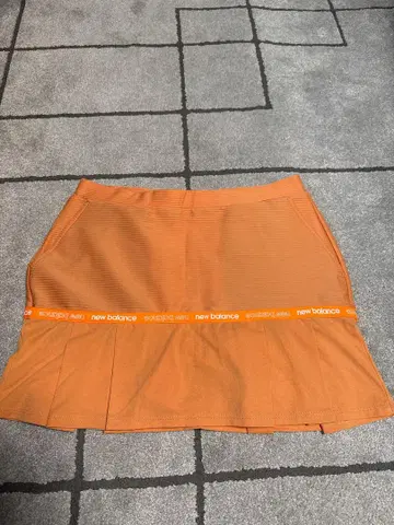 뉴발란스 플리츠 스커트